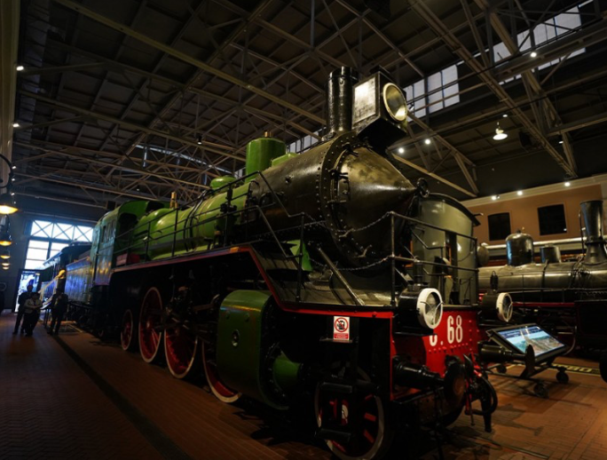 “Олон улсын тээвэр, логистикийн форум”-д оролцогчид Санкт-Петербург хотын төмөр замын музейтэй танилцлаа